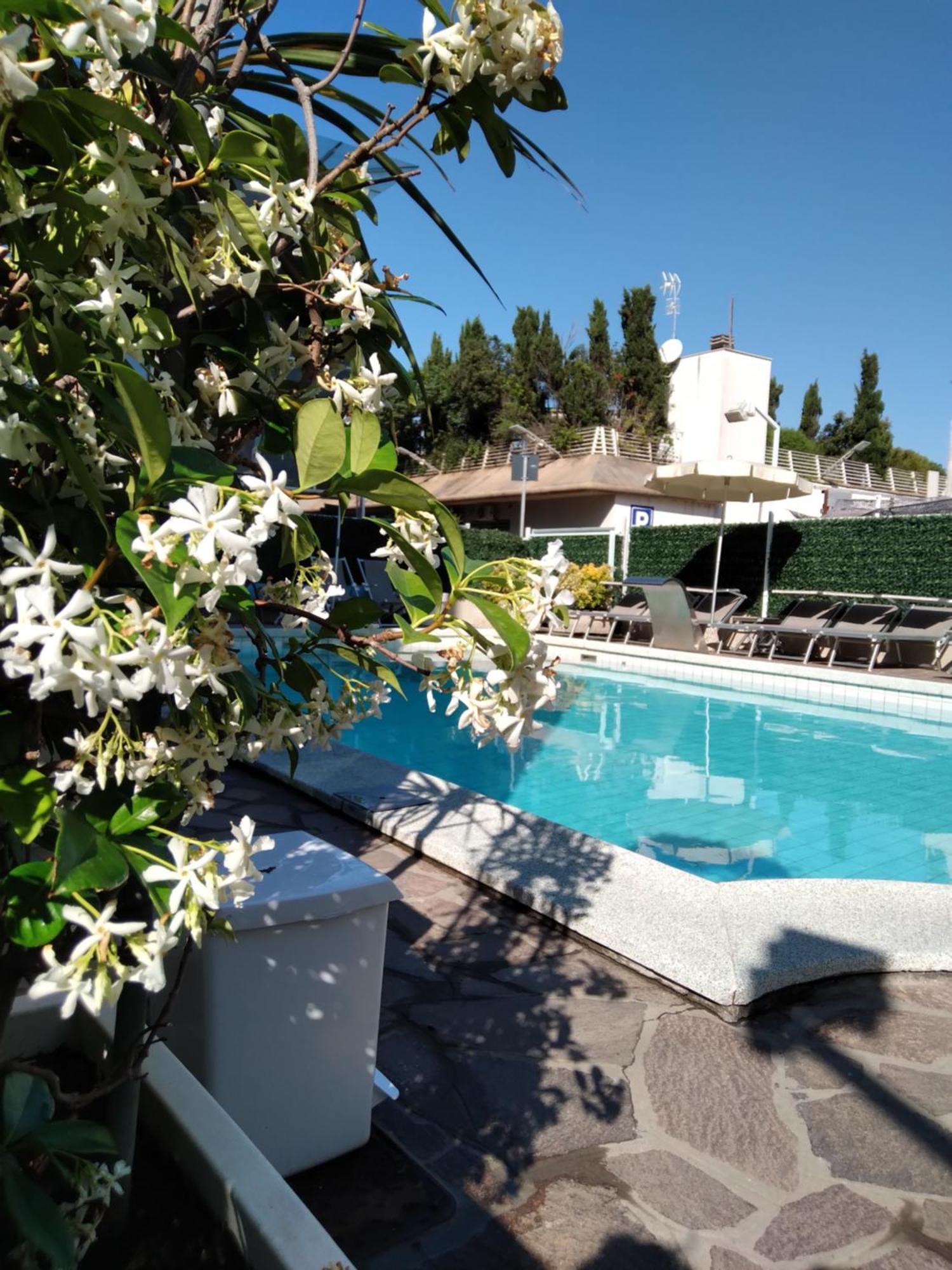 Hotel Poker Riccione Kültér fotó